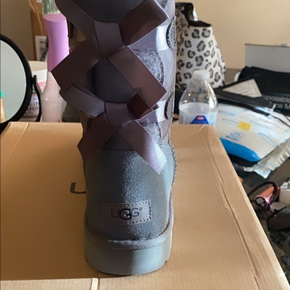 UGG BOOTS BAILEY BOW SIZE 10 - Picture 3 of 8